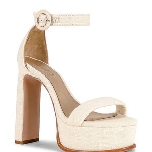Schutz Eduardo Sandal in Cru